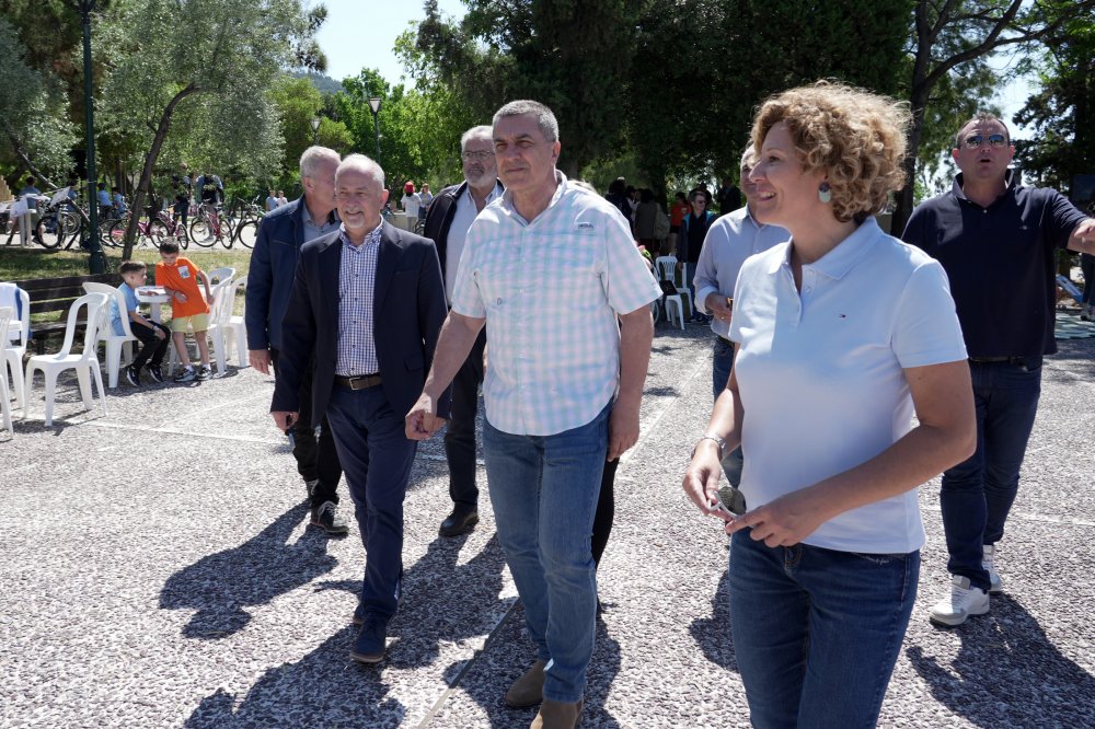 Στο Βόλο ο Περιφερειάρχης για ποδηλατόβολτα με λιλιπούτειους μαθητές