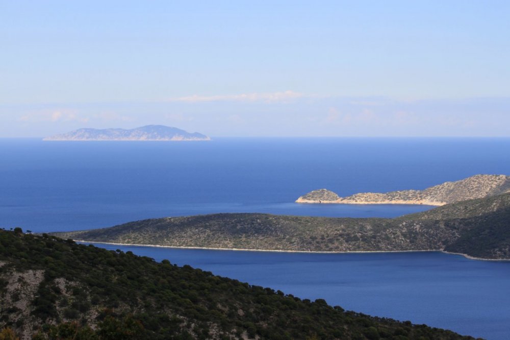 Αλόννησος: Ψαράδες του νησιού ψάρευαν παράνομα με ανεμότρατες στο Θαλάσσιο Πάρκο