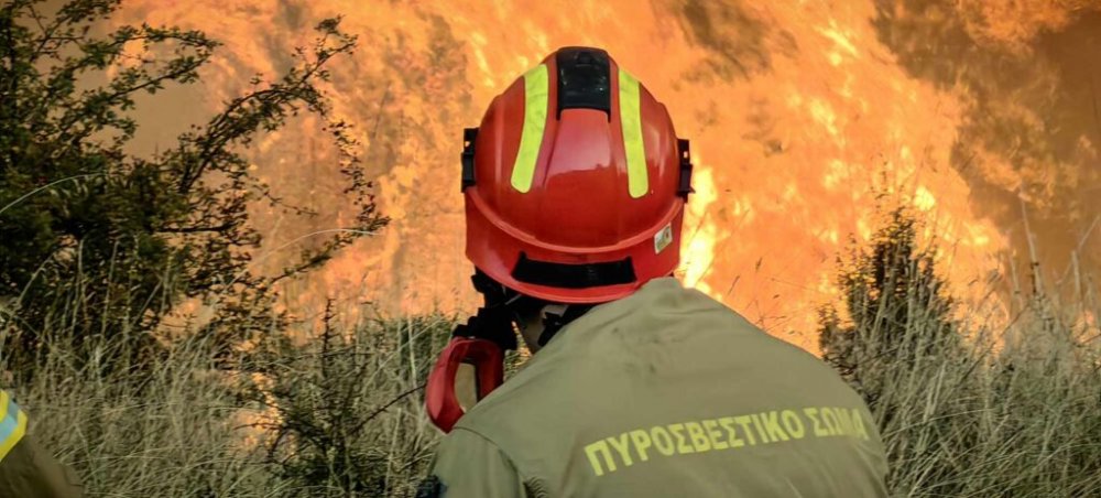 «Άστεγοι» οι εποχικοί πυροσβέστες στα νησιά λόγω των υψηλών ενοικίων
