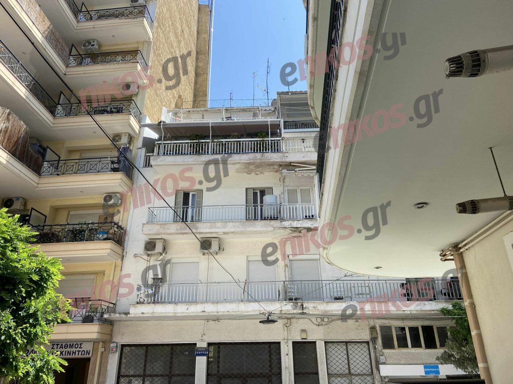 Θεσσαλονίκη: «Κάθε βράδυ εδώ και 1 εβδομάδα, το μωράκι κλαίει απεγνωσμένα στο μπαλκόνι» λέει γειτόνισσα του ζευγαριού που το άφησε έξω για να κοιμηθεί