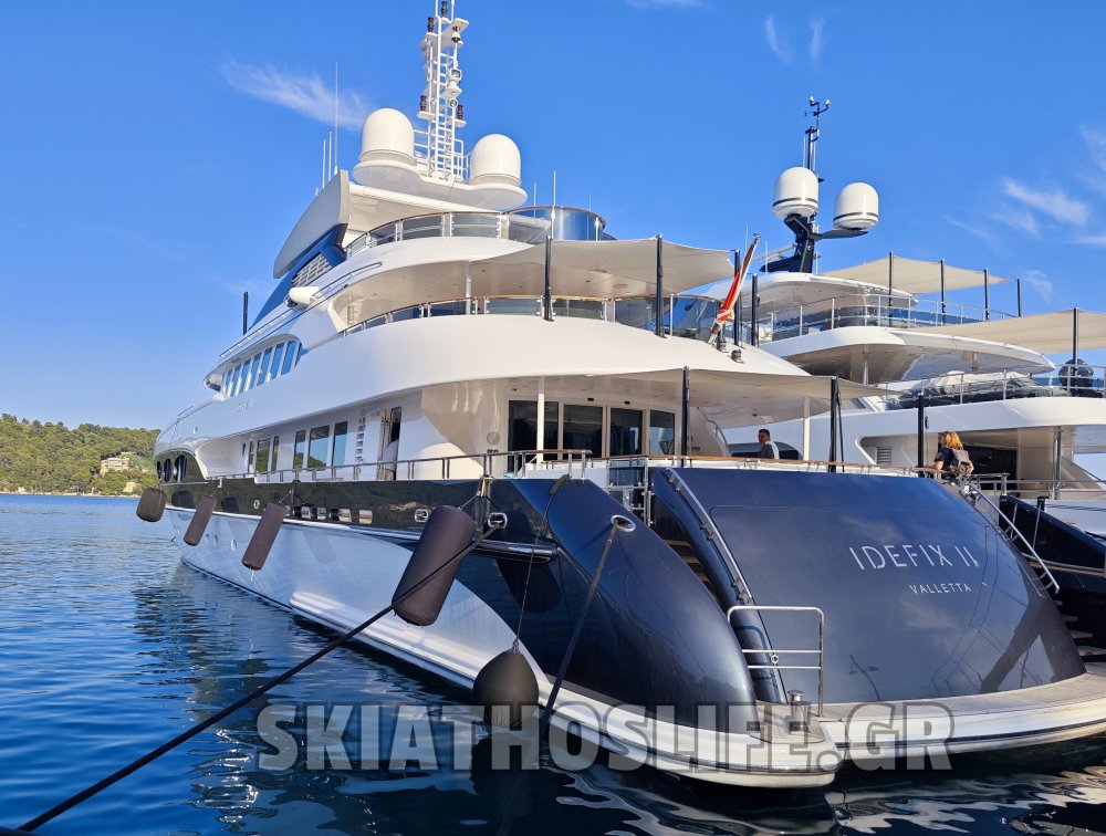Tο πολυτελές IDEFIX II στο νέο λιμάνι της Σκιάθου που ενοικιάζεται για 235χιλ την εβδομάδα