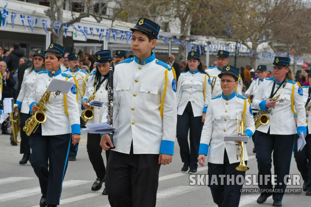 Σύμπραξη δυνάμεων από τη Φιλαρμονική και τη Χορωδία του Δήμου Σκιάθου με Λαϊκό Ορχηστρικό Σύνολο