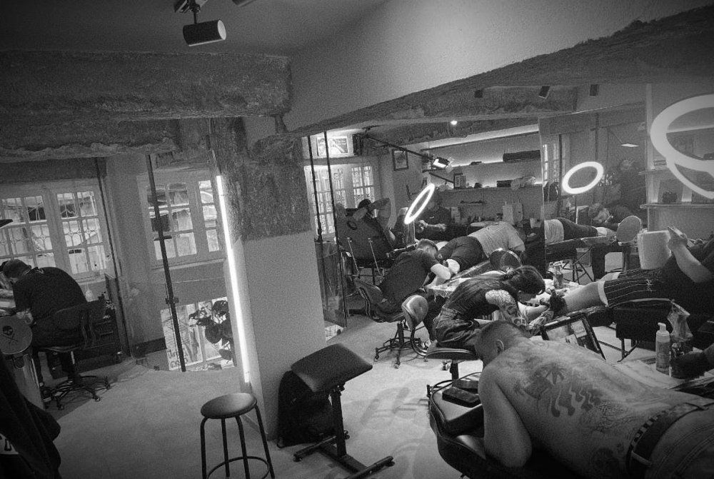 Bloody Cherry Tattoo Studio στην Αθήνα – Ένα urban καταφύγιο για λάτρεις του tattoo και του street culture