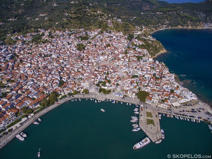 Ανοιχτοί οι προαύλιοι χώροι των Σχολείων της Σκοπέλου για τη στάθμευση οχημάτων