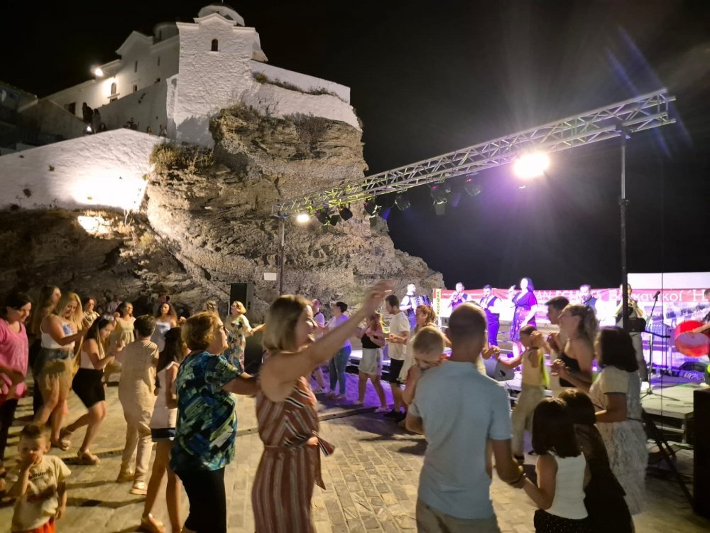 «Balcan Echoes» στη Σκόπελο: Η μουσική των Βαλκανίων δονεί το νησί