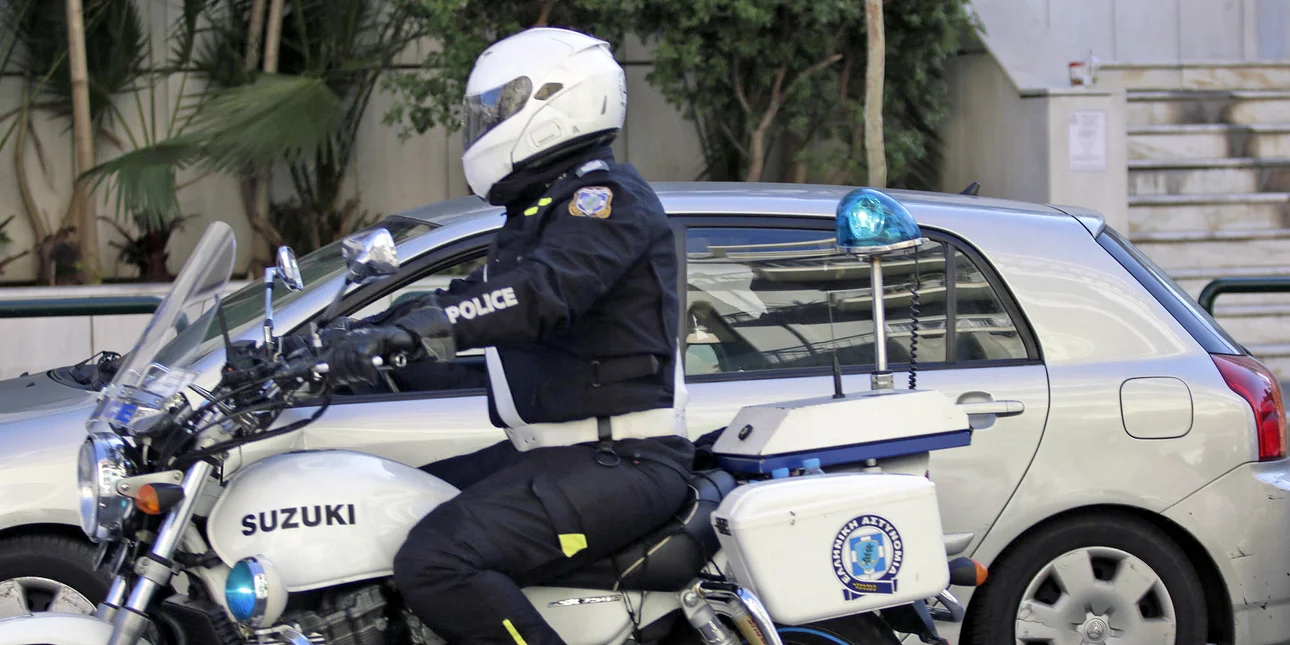 Σοκ στα Μέγαρα: Άνδρας μαχαίρωσε τη μητέρα, την αδελφή και τον θείο του