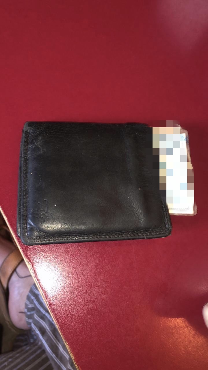 Βρέθηκε το εικονιζόμενο πορτοφόλι στη Σκιάθο