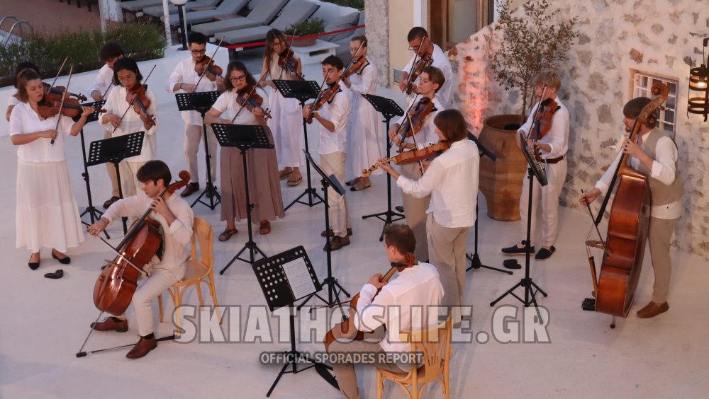 Έγχορδες Μουσικές Αποχρώσεις στο Hotel Atrium & το Μοναστήρι της Ευαγγελιστρίας (εικόνες-video)