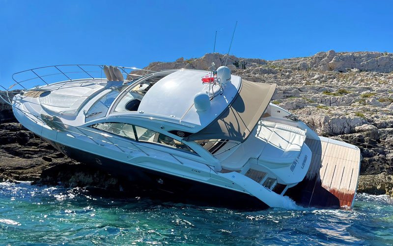 Ταχύπλοο Σκάφος στην Αλόννησο προσέκρουσε σε βράχια στην περιοχή της Περιστέρας