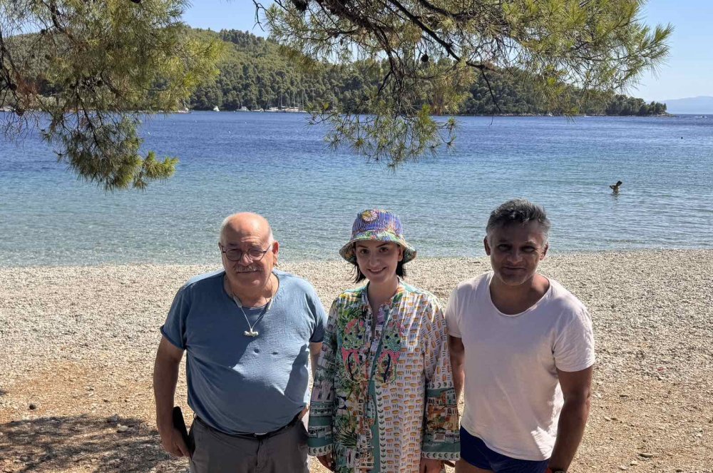 Η Ελευθερία Τζανακούλη στη Σκόπελο με τον Υπουργό του Sindh από το Πακιστάν και τον δήμαρχο του νησιού
