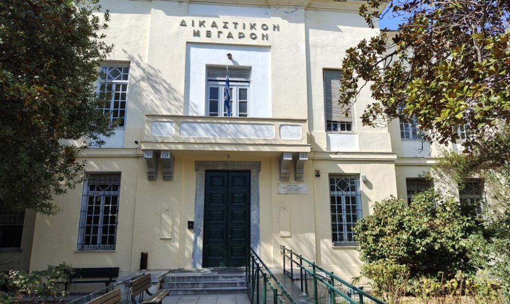 Βόλος: 33χρονη έσκισε με τα νύχια τον 66χρονο σύζυγό της!