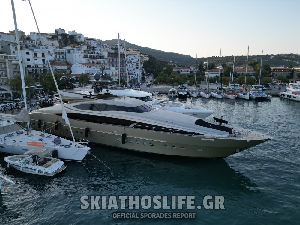 Προσφέρει θέαμα πλέον το λιμάνι της Σκιάθου | Το εντυπωσιακό HOKULANI έδεσε και προκάλεσε εντύπωση 