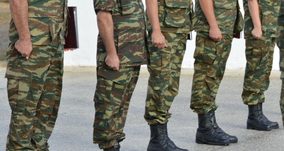 Δένδιας: Τέλος η θητεία σε αεροπορία και ναυτικό, όλοι στον στρατό ξηράς – Αύξηση στον «μισθό» των φαντάρων