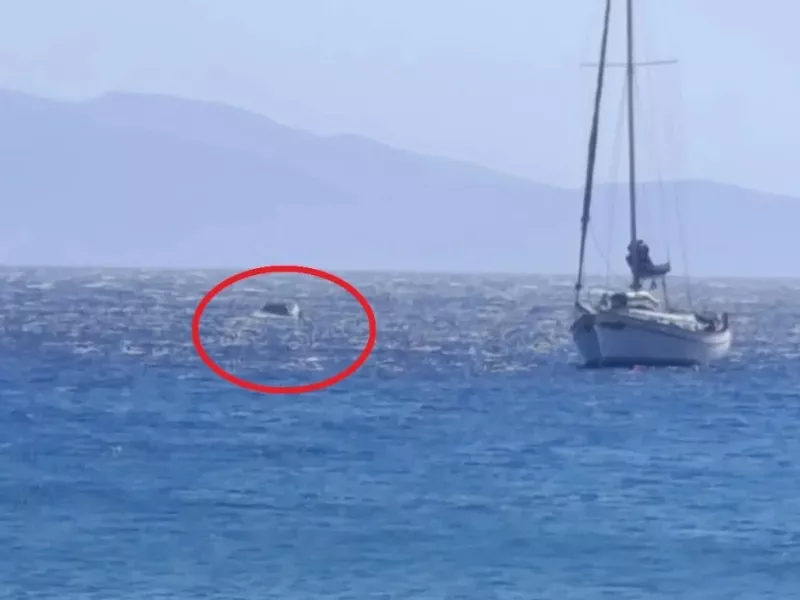 Τήνος: Αυτοκίνητο έπεσε στη θάλασσα και βυθίστηκε - Δείτε βίντεο