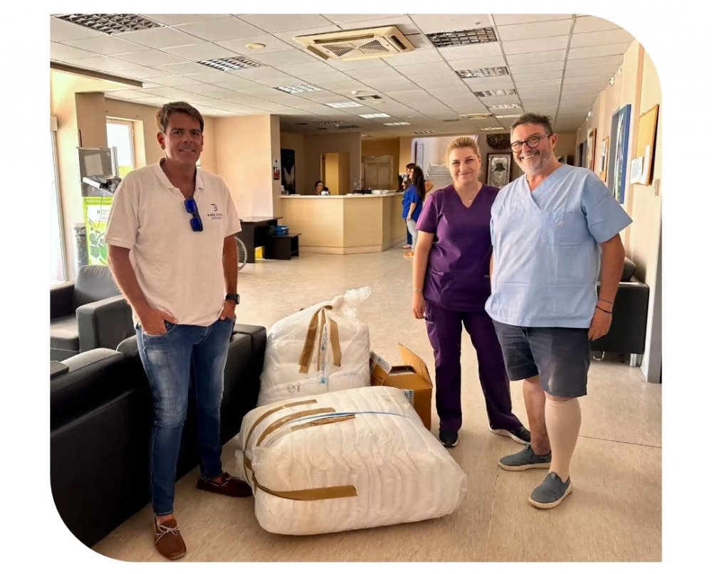 Μαξιλάρια και σεντόνια χορηγία της Ένωσης Ξενοδόχων Σκιάθου στο Κέντρο Υγείας
