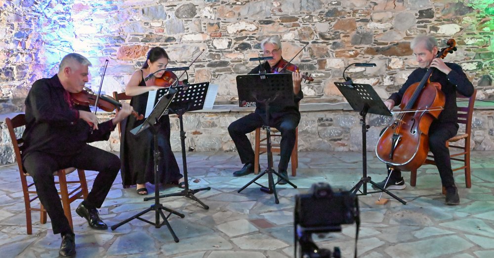 Σαγηνευτική βραδιά στη Μονή Αγίου Ιωάννου στο Κοτρωνάκι Σκοπέλου