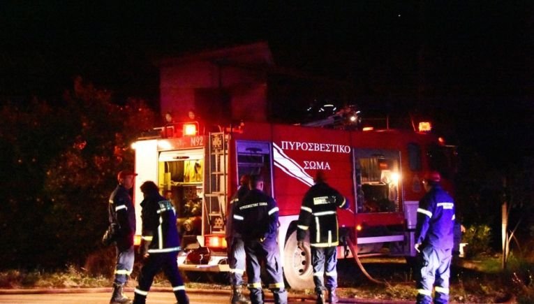 Φωτιά σε φορτηγό που έπεσε σε χαράδρα στο Άγιο Όρος – Ένας νεκρός