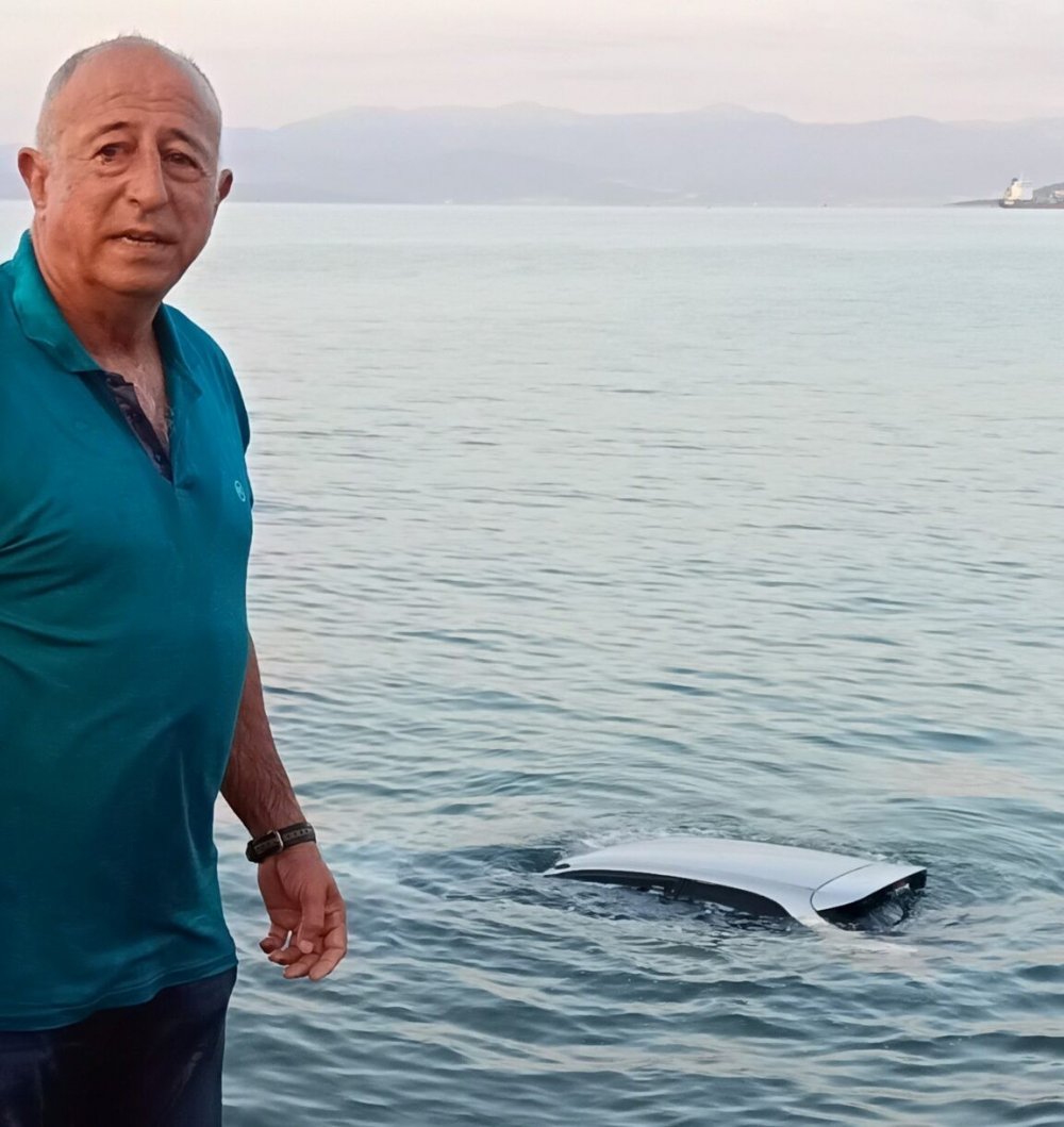 Βόλος: Οδηγός σώθηκε όταν το αυτοκίνητό του έπεσε στη θάλασσα στην Αγριά
