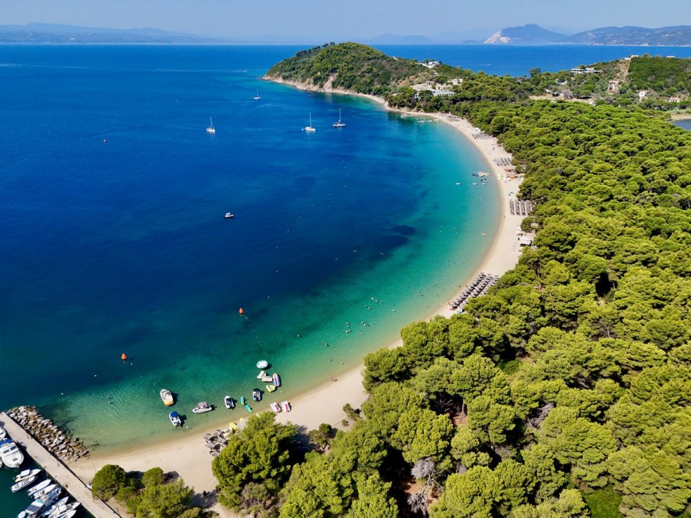 Μία ημέρα στη Σκιάθο με το Θαλάσσιο ταξί του Δημήτρη Διολέττα 