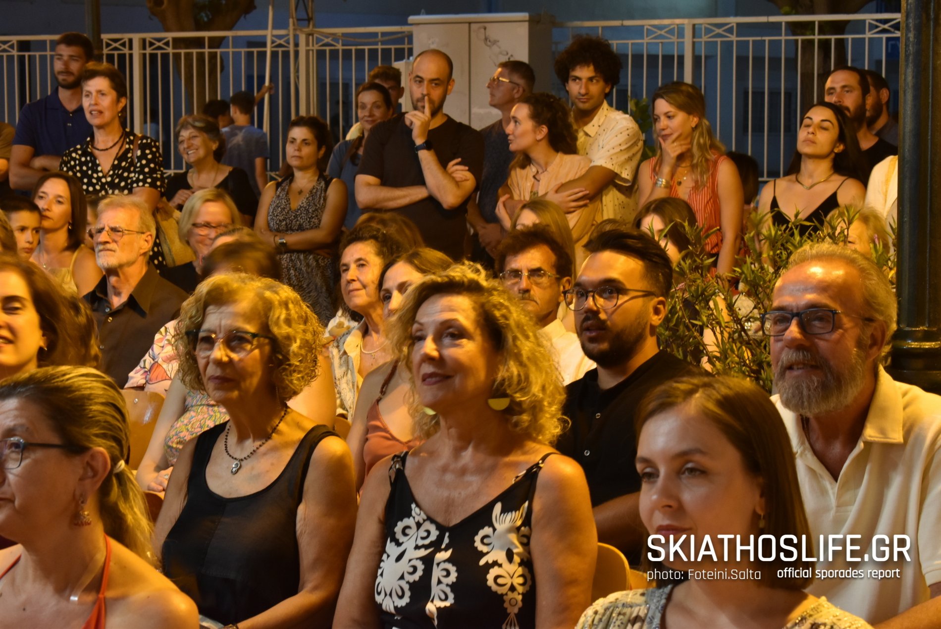 Η καλλιτεχνική και λογοτεχνική δημιουργία του ΡΕΣΤΙΟ... κυκλοφόρησε στον Πεζόδρομο
