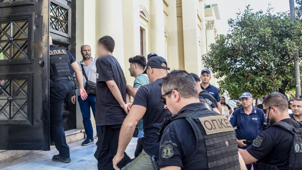«Πίναμε μπύρες και είπαμε να βάλουμε φωτιά» -Τι υποστήριξε ο 19χρονος που κατηγορείται για την πυρκαγιά στα Συχαινά