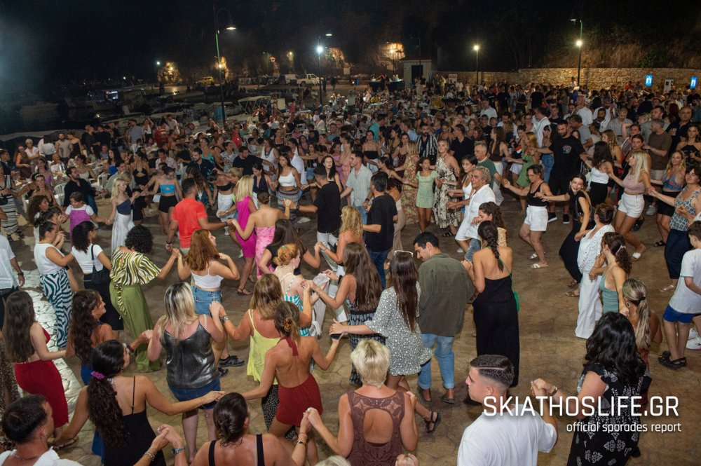 Εντυπωσιακή η Ψαράδικη Βραδιά στο λιμάνι «Βότση» της Αλοννήσου (εικόνες)