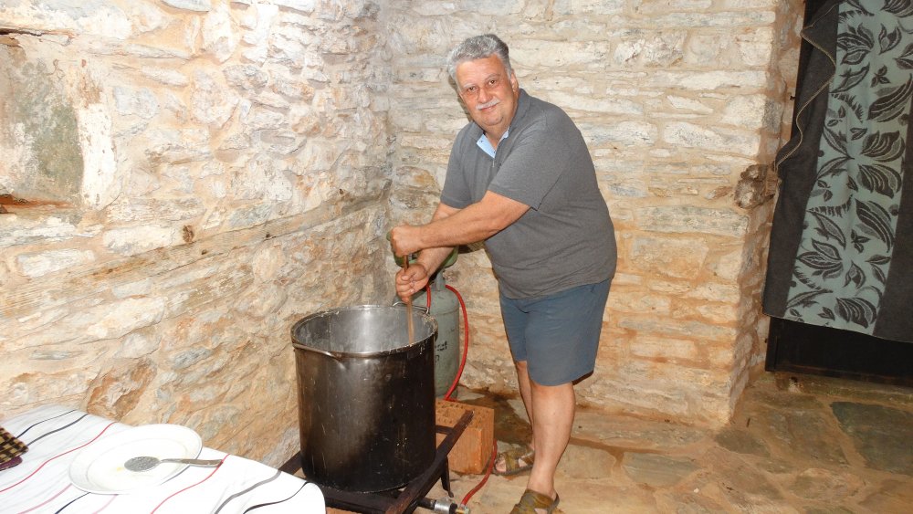 Αναβίωση του εθίμου της παραδοσιακής φάβας (από κουκιά) στον Άγιο Γεώργιο Νηλείας (φωτο)