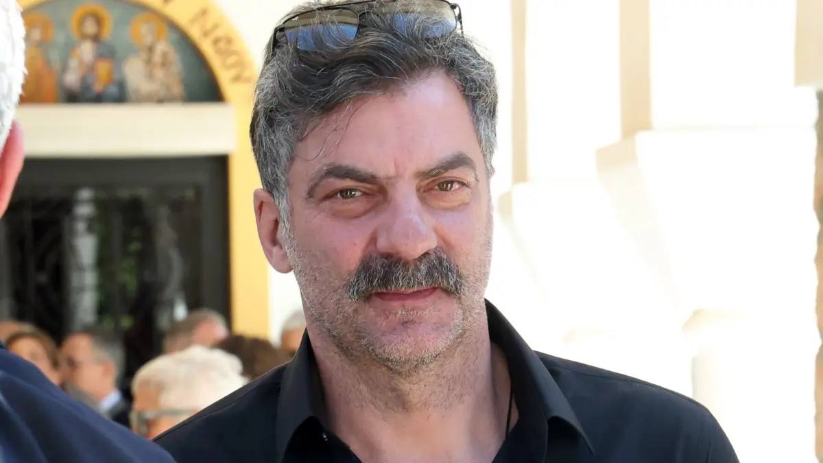 Στάθης Μαντζώρος: Διασωληνωμένος ο ηθοποιός - `Εχει υποστεί βαρύ εγκεφαλικό - Έκκληση για οικονομική βοήθεια