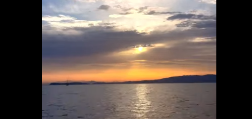 (video) H μαγεία του ηλιοβασιλέματος στην Σκιάθο με τα μάτια του Παναγιώτη Διολέττα