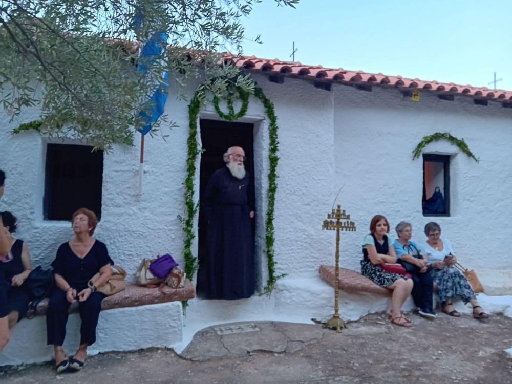 Το παρήγορο παράδοξο των Αγρυπνιών στη Σκιάθο | του Γιώργου Σανιδά