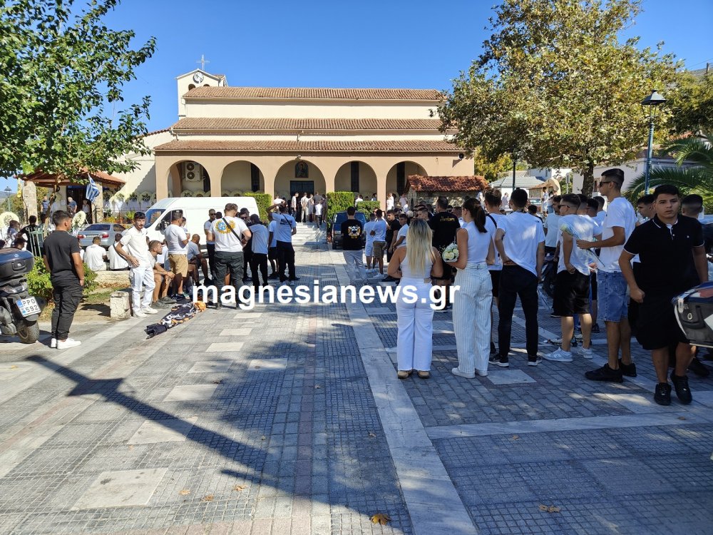 Θρήνος στο τελευταίο αντίο στον Νίκο Παλάσκα- Οικογένεια, συγγενείς και φίλοι τον αποχαιρετούν (φωτογραφίες)
