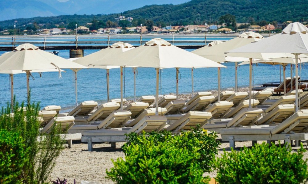Νέα σύλληψη στην Σκιάθο για επιπλέον τραπεζοκαθίσματα στον αιγιαλό