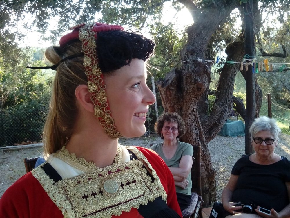 Αμερικανίδες ντύθηκαν Σκοπελίτισσες (εικόνες)