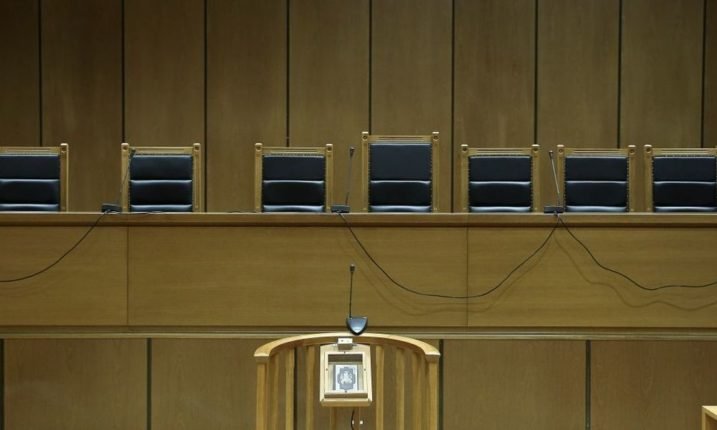 «Χαμός» στο λιμάνι της Σκιάθου: 45χρονος χτύπησε 28χρονο στο κεφάλι για τα «μάτια» νεαρής γυναίκας