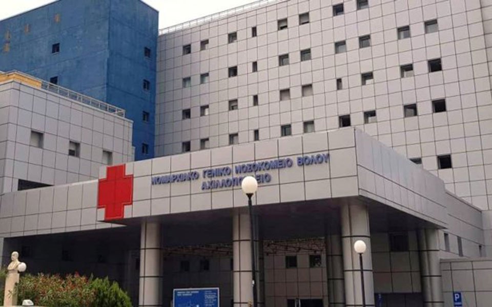 Θρήνος και σπαραγμός για τον Ιάσονα Ποπώλη, που  σκοτώθηκε πέφτοντας από φωταγωγό – Πως βρέθηκε στο κενό