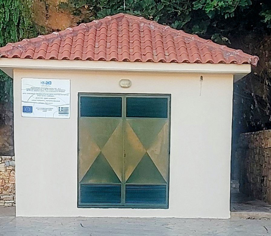 Η Ιστορία δεν ξεβιδώνεται !!! | Τους ενόχλησε η πινακίδα, όχι γιατί προκάλεσε, αλλά γιατί θύμιζε.