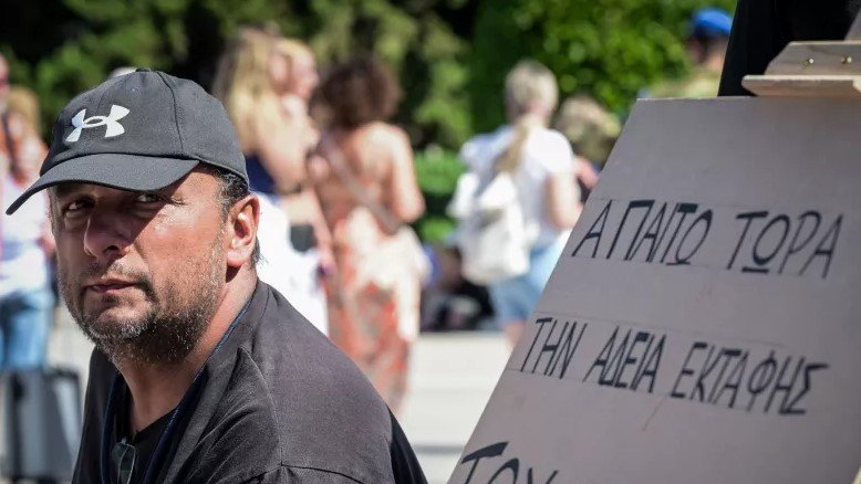 Τέμπη: Δεκτό το αίτημα του Πάνου Ρούτσι για εκταφή του γιου του
