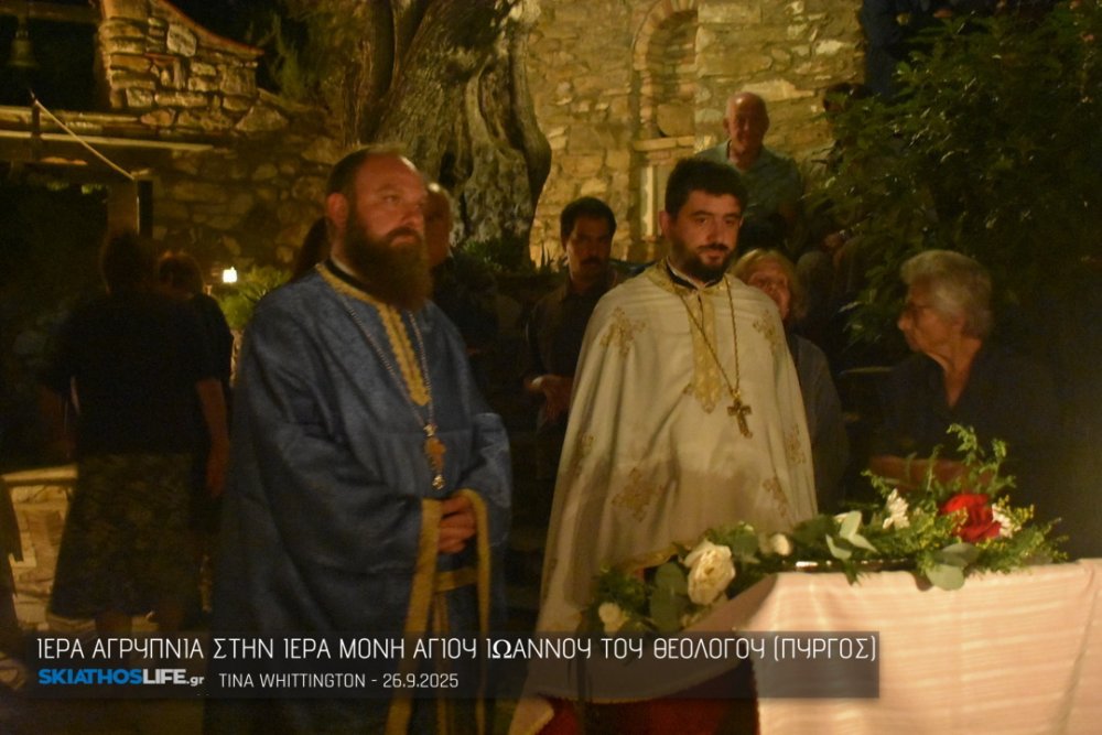 Πλήθος πιστών στην Ιερά Αγρυπνία στην Ι.Μ Αγίου Ιωάννου του Θεολόγου (Πύργος)