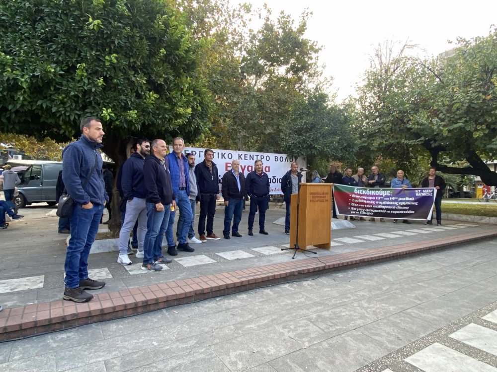 Απεργία χωρίς απεργούς στην πλατεία Ελευθερίας – Αιχμές για διάσπαση των δυνάμεων των εργαζομένων (εικόνες)