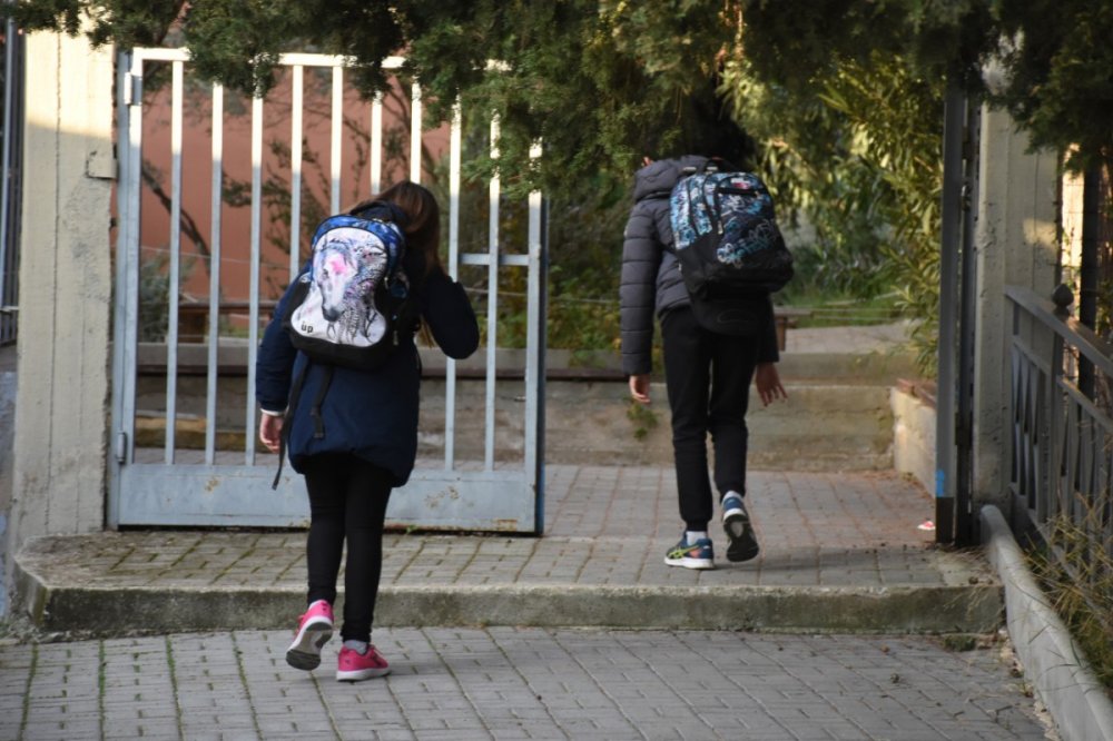 Μαθητές έδειραν 11χρονο στο σχολείο – «Μάθετέ του να μη δίνει σημασία» είπε στη μητέρα του η διευθύντρια