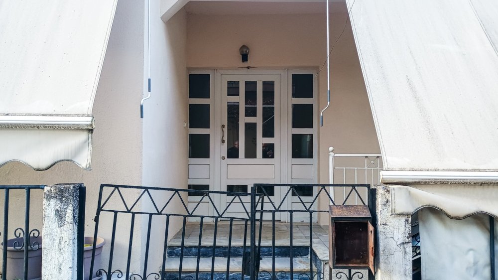 Τρίκαλα: «Ήθελα πάντα να τη σκοτώσω, με μάλωνε και είχε σχέσεις» – Απολογείται αύριο ο 18χρονος που στραγγάλισε τη μητέρα του