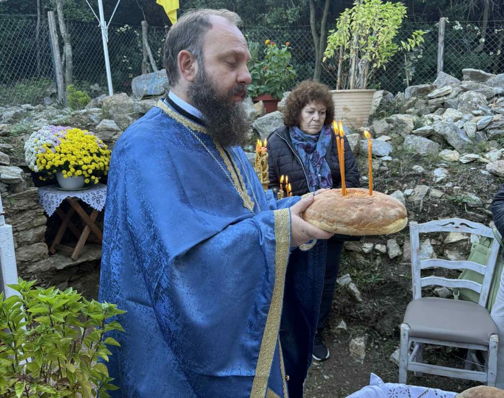 Φωτορεπορτάζ από τη Λειτουργία στον Άγιο Δημήτριο έξω από το Κάστρο (φωτο)
