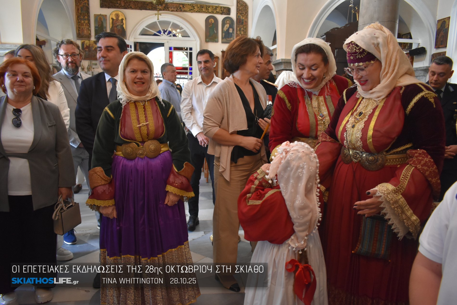 Φωτορεπορτάζ από τη Δοξολογία στο Μητροπολιτικό Ναό Τριών Ιεραρχών (φωτο)