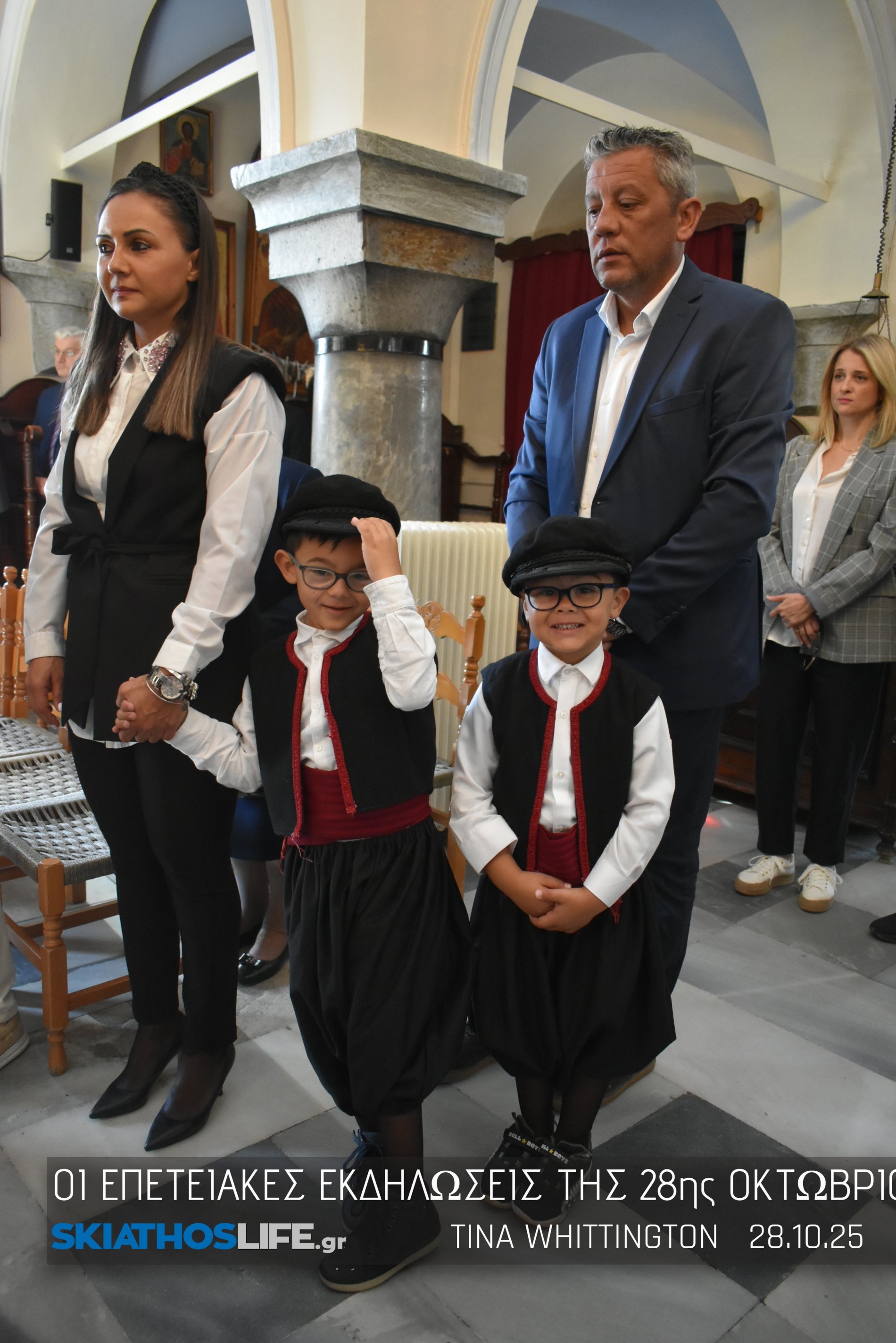 Φωτορεπορτάζ από τη Δοξολογία στο Μητροπολιτικό Ναό Τριών Ιεραρχών (φωτο)