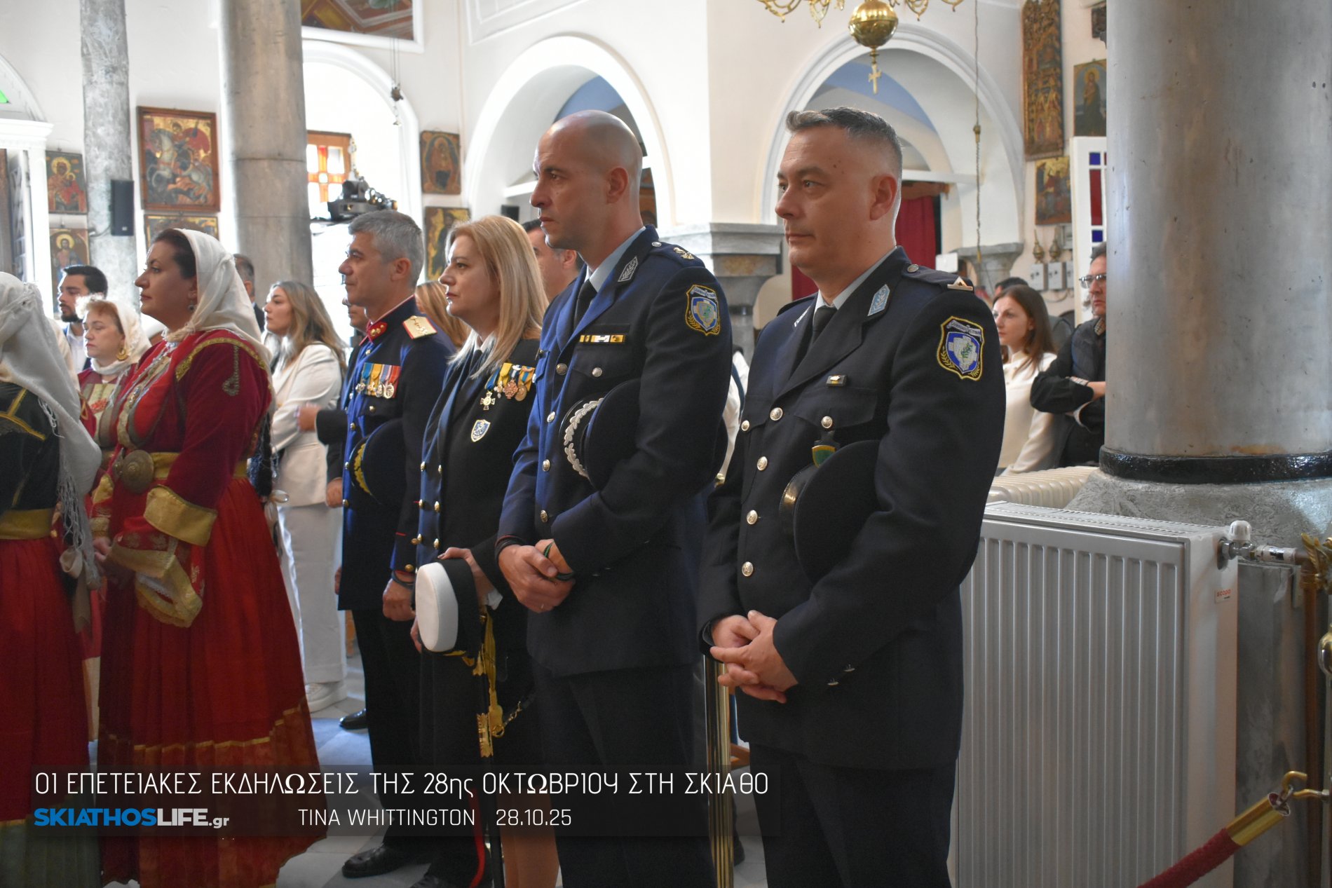 Φωτορεπορτάζ από τη Δοξολογία στο Μητροπολιτικό Ναό Τριών Ιεραρχών (φωτο)
