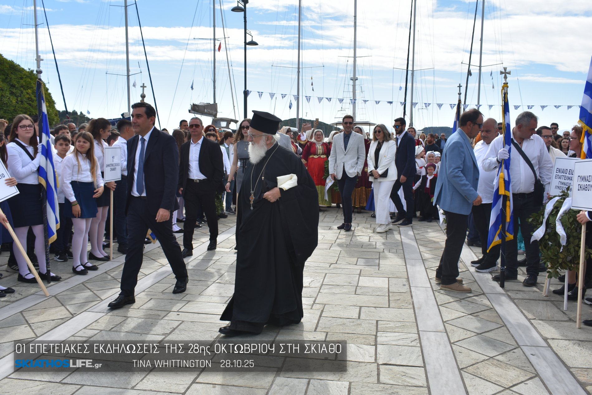 Φωτορεπορτάζ & Video από την Κατάθεση Στεφάνων στο Ηρώων της Σκιάθου