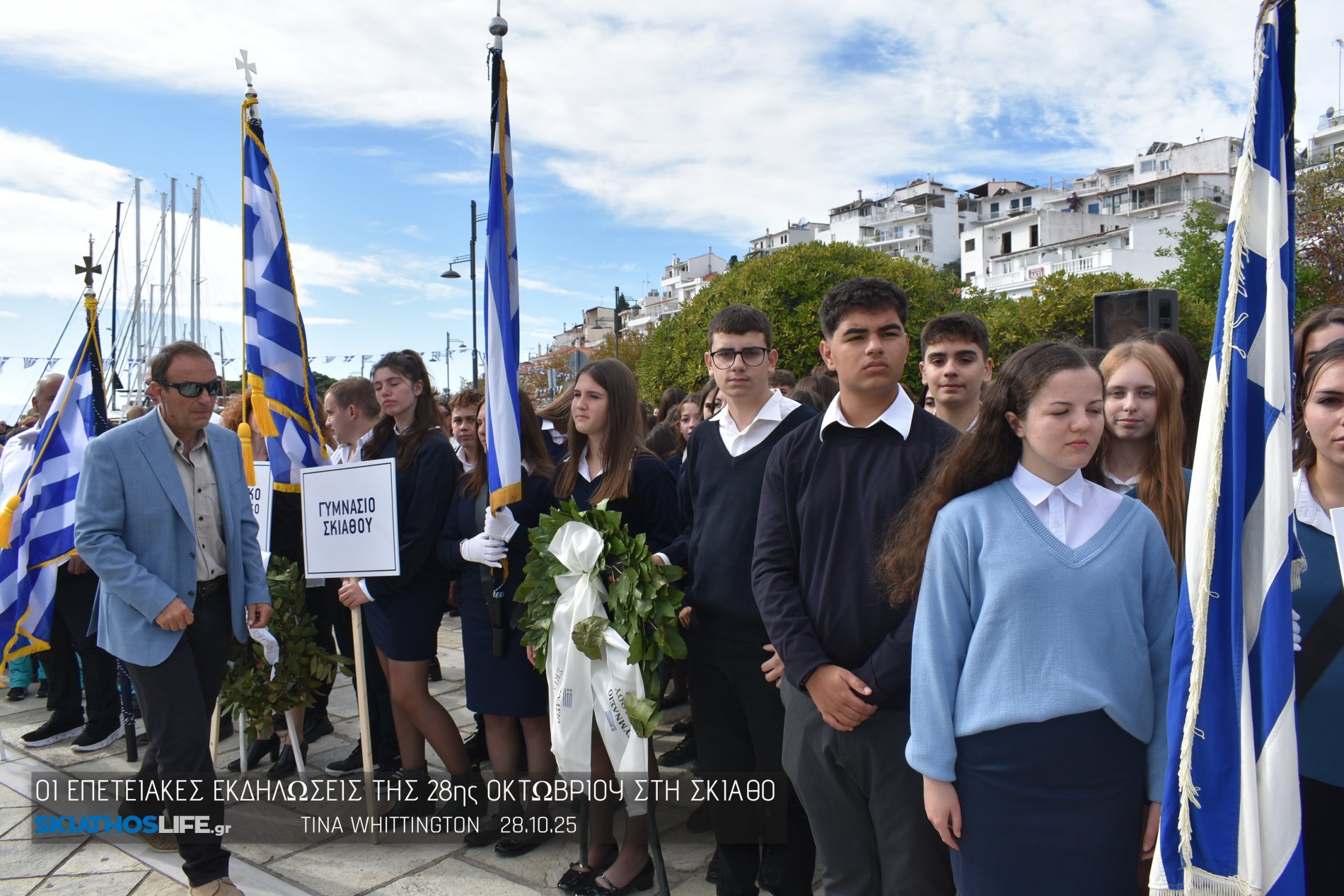 Φωτορεπορτάζ & Video από την Κατάθεση Στεφάνων στο Ηρώων της Σκιάθου