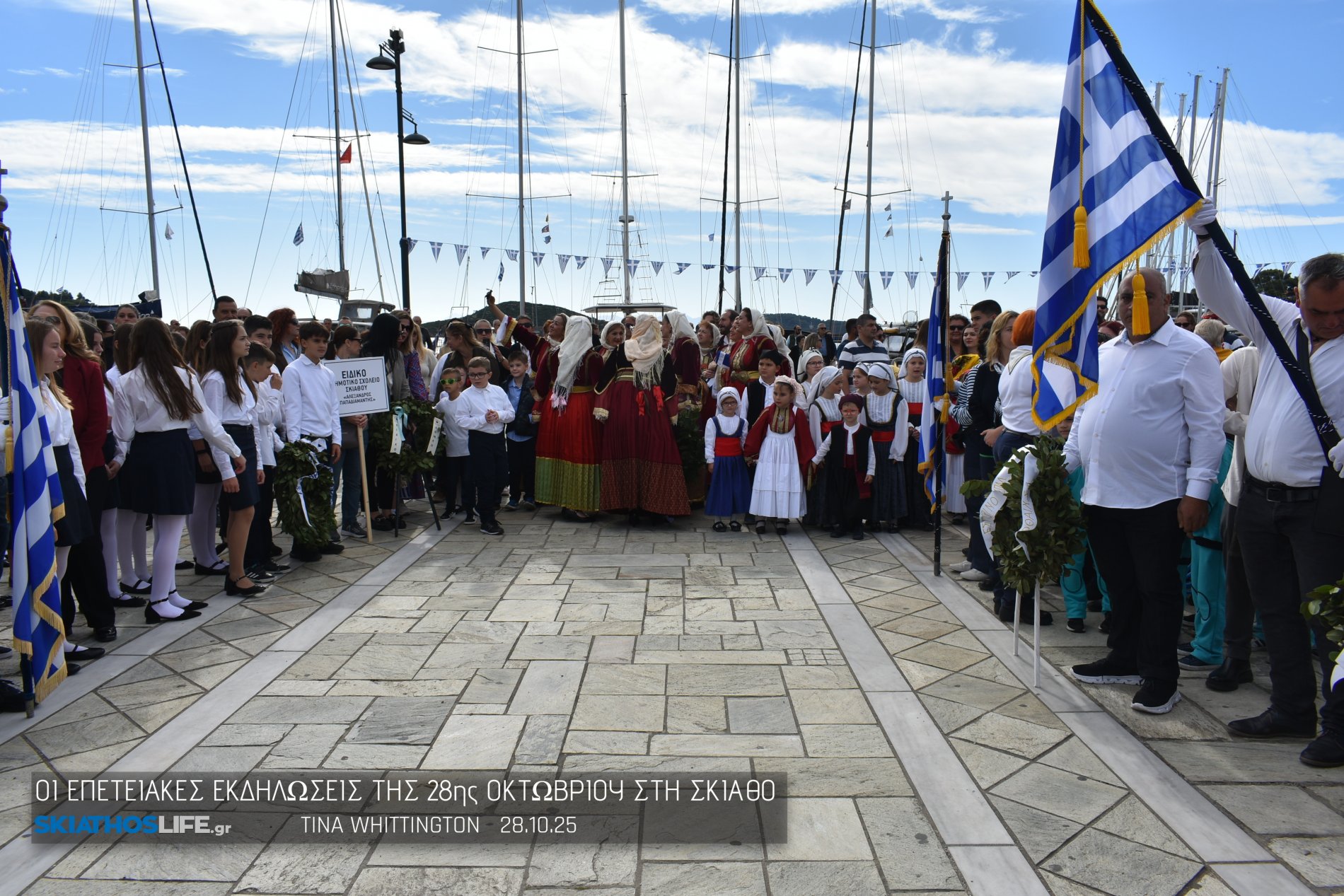 Φωτορεπορτάζ & Video από την Κατάθεση Στεφάνων στο Ηρώων της Σκιάθου