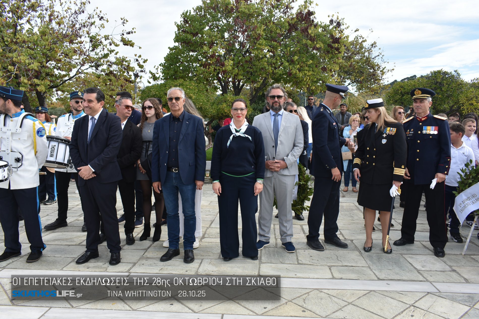 Φωτορεπορτάζ & Video από την Κατάθεση Στεφάνων στο Ηρώων της Σκιάθου