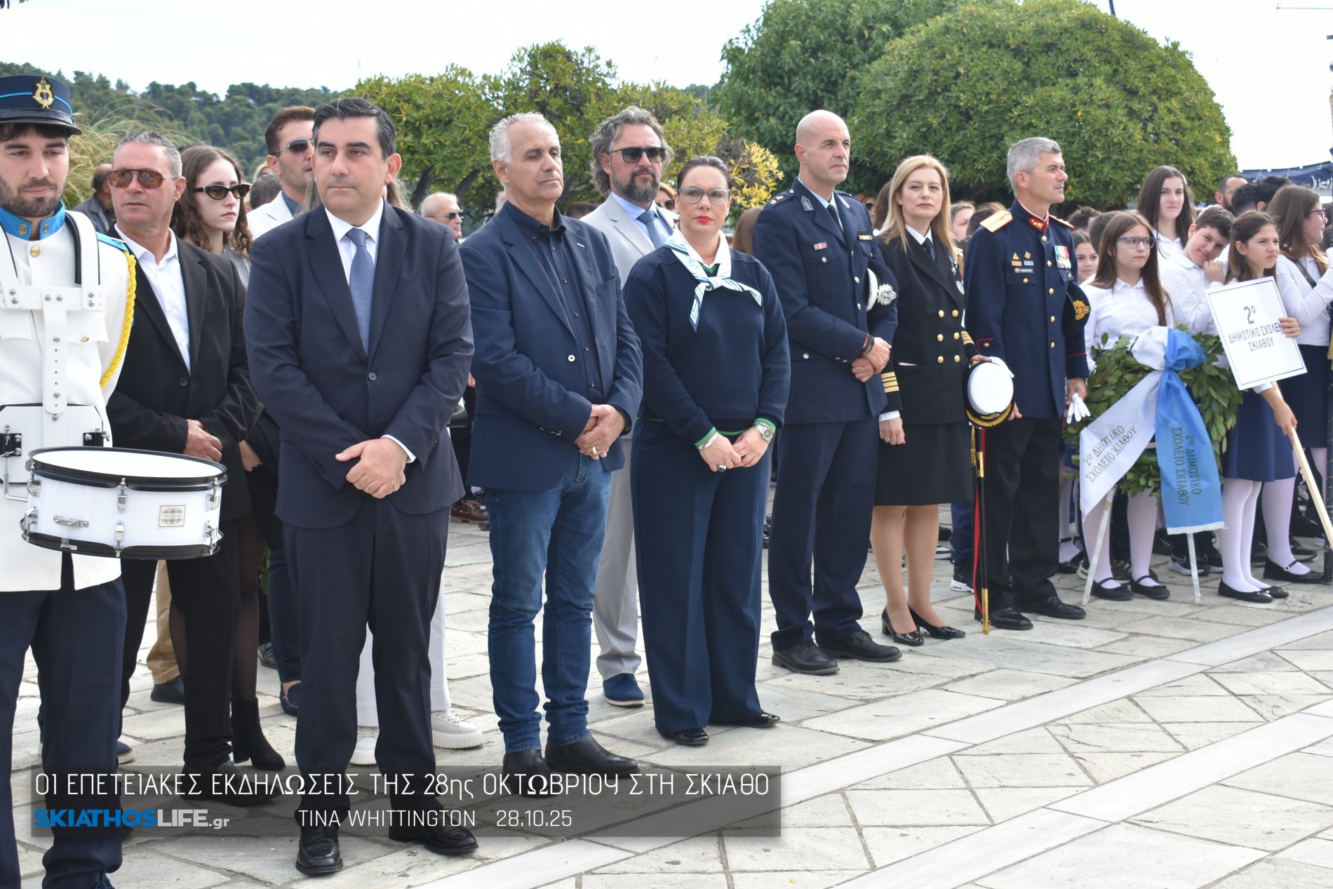 Φωτορεπορτάζ & Video από την Κατάθεση Στεφάνων στο Ηρώων της Σκιάθου